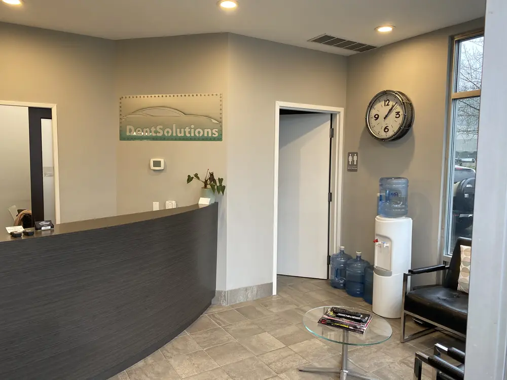 The front desk at Dent Solutions NW in Bellevue